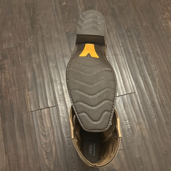 Ariat Heritage Roughstock Western Boot - Gently Worn - Like New - Picture 4 of 8